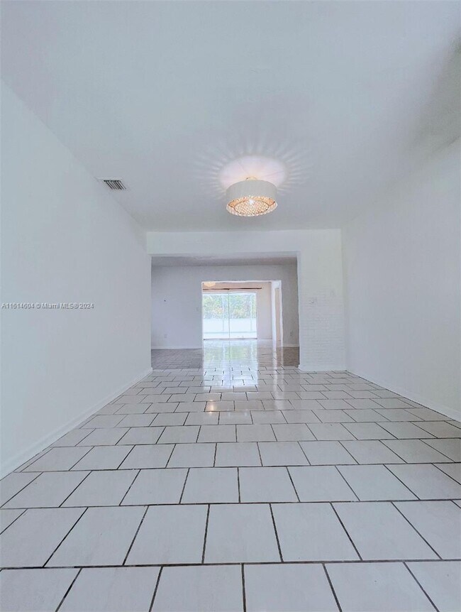 Foto del edificio - 4220 SW 14th St