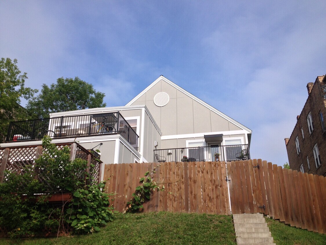 Located in 4 unit condo bldg, within walking distance of downtown - 14 W 5th St