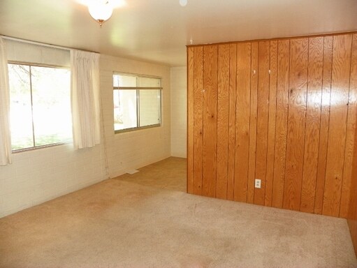 Building Photo - 135 E 8920 S