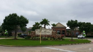 Building Photo - Sugar Creek
