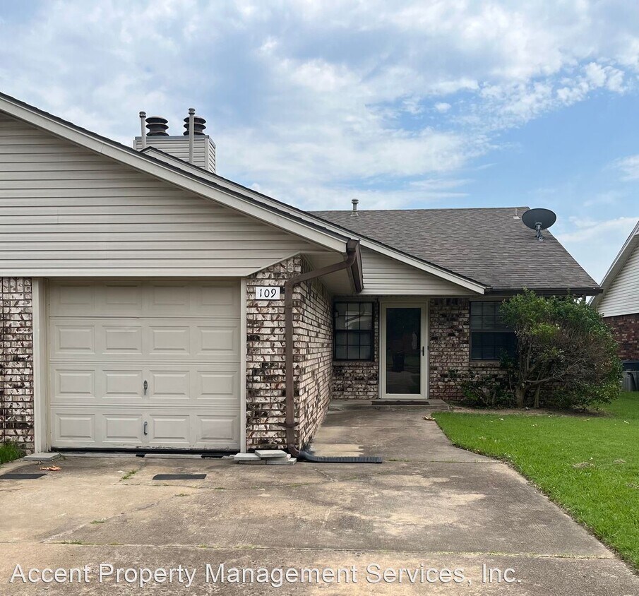 Foto principal - 3 br, 2 bath House - 109 East Canton Street