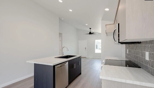 Foto del edificio - 1261 W Bass River Dr