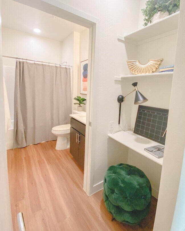 Building Photo - Grayson on the Rail