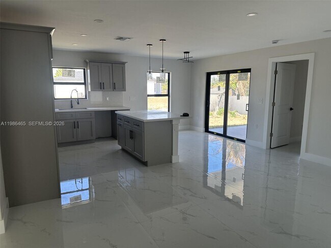 Foto del edificio - 712 Euston Ave S