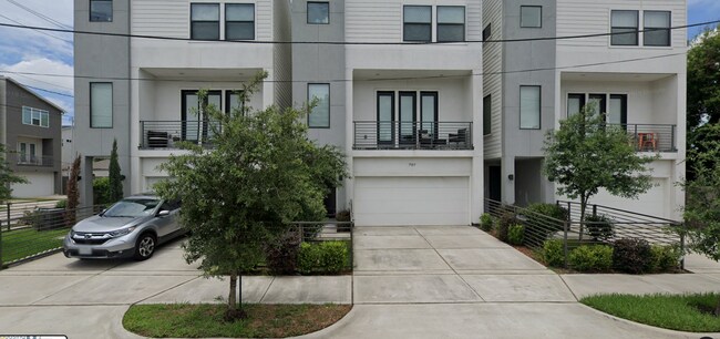 Building Photo - 707 Bayou St