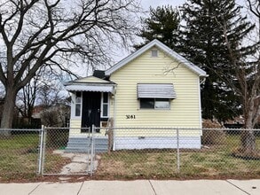 Building Photo - 3161 Maher St
