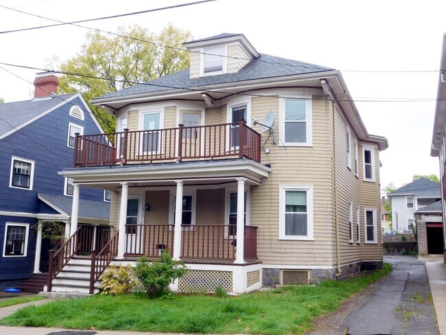 Building Photo - 15 Castleton St