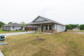 Building Photo - 400 Allen Ave