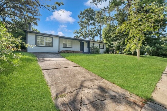 Building Photo - 423 Fairbanks Dr