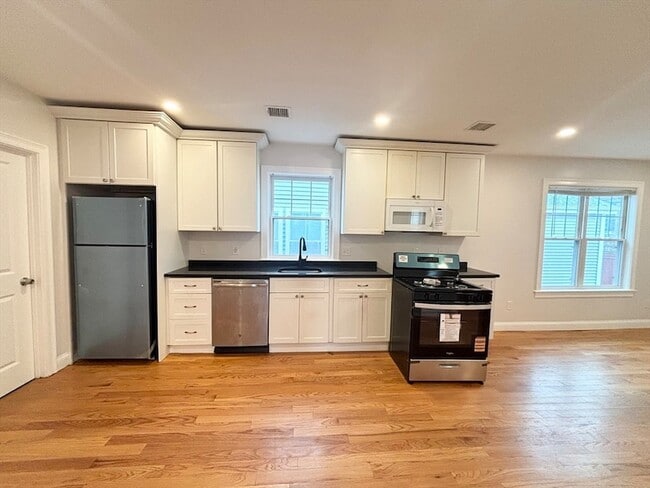 Photo - 156 Bow St Apartment