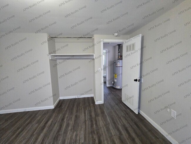 Building Photo - Renovated two bedroom near Harden Street