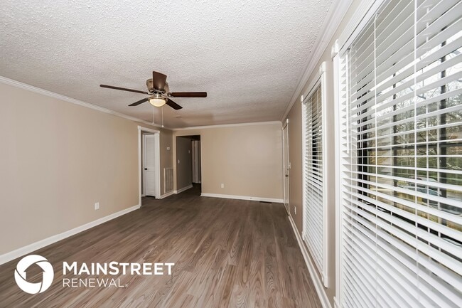 Foto del edificio - 5057 Oak Leaf Cir