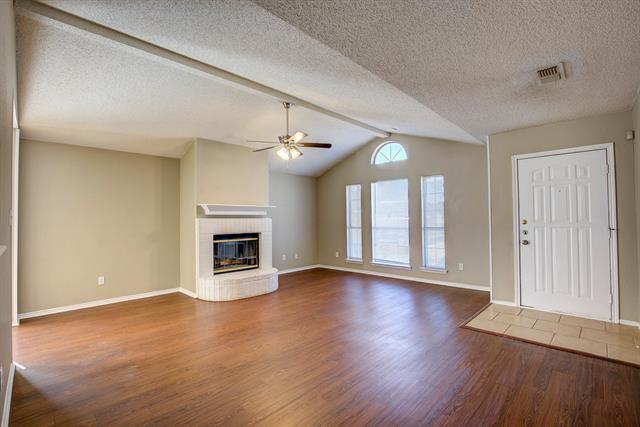 Foto del edificio - 8108 Spruce Valley Dr