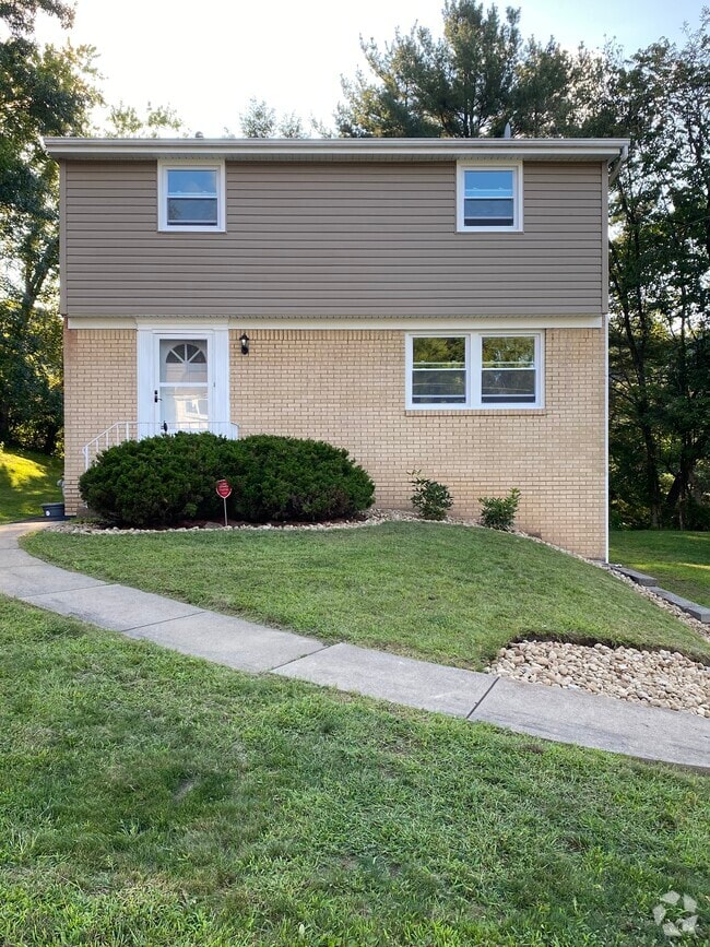 Building Photo - 933 Cedarwood Dr