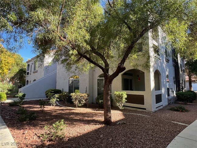 Building Photo - 700 Carnegie St