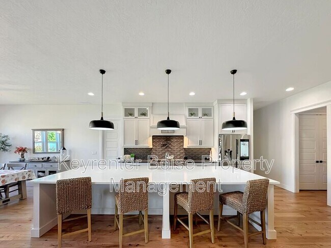 Building Photo - 9216 W Mirror Pond Dr