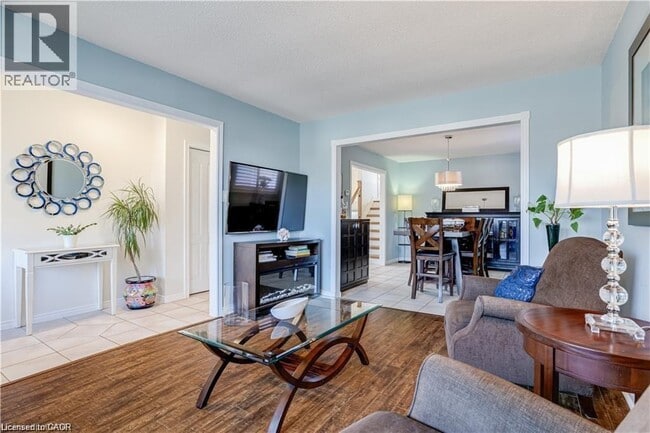 Photo du bâtiment - 18 Charing Dr