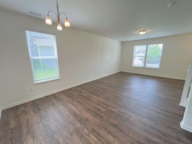 Foto del edificio - 6309 Pinebark Pl