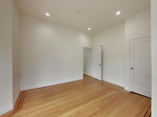 Building Photo - 844 Greenwich St