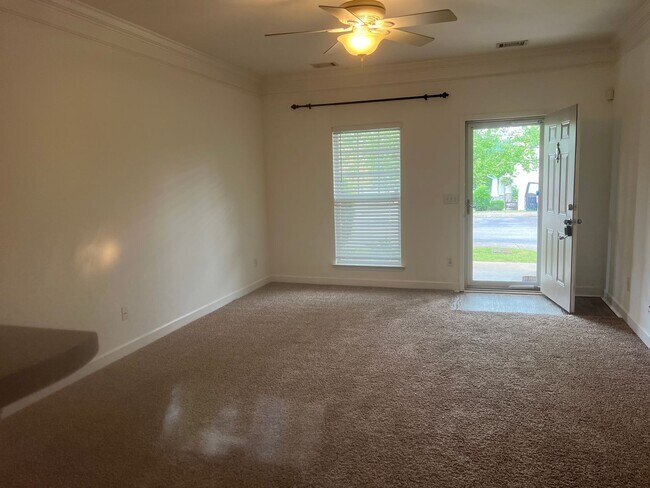 Foto del edificio - Percy Priest Townhouse