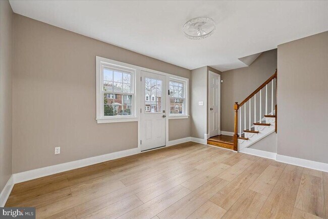 Foto del edificio - 1041 N Monroe St