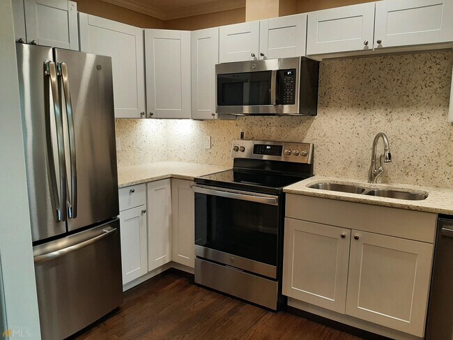 Foto del edificio - 5082 Chamblee Dunwoody Rd