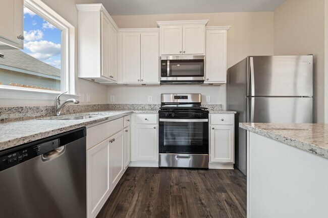 Foto del edificio - 348 Kingston Wy