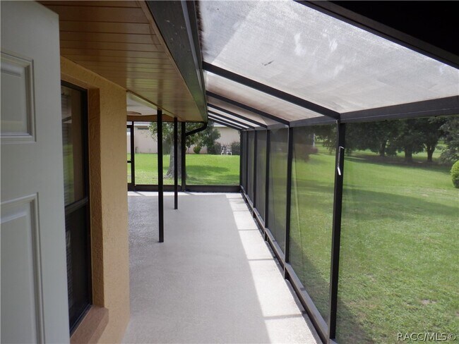 Foto del edificio - 335 E Falconry Ct