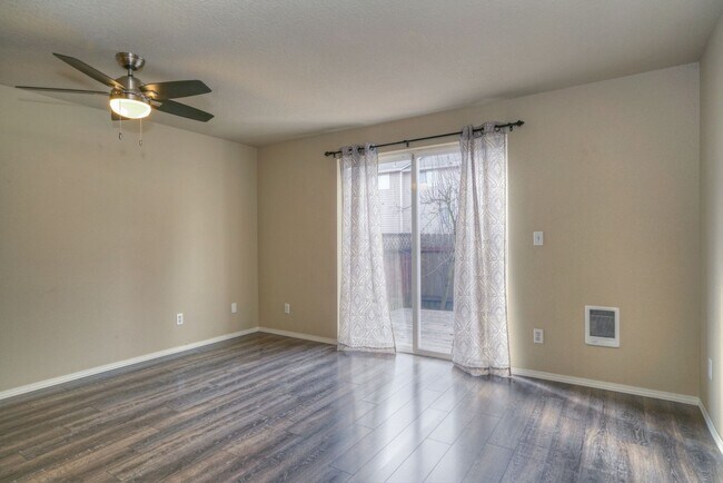 Building Photo - 2BD/1.5BA Townhouse in South Salem w/Fence...