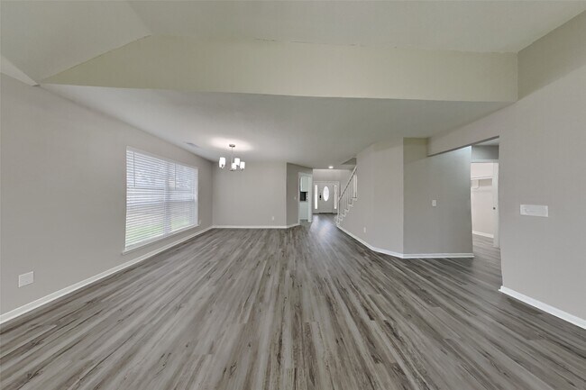 Building Photo - 802 Sierra Lake Dr