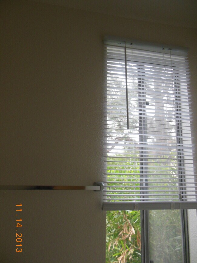 Building Photo - 5027 Guava Ave