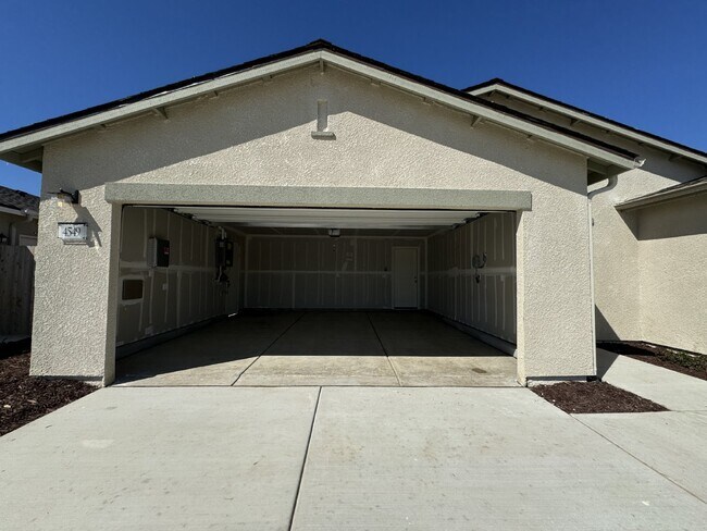 Foto del edificio - Highly Sought After..  Move In Ready!