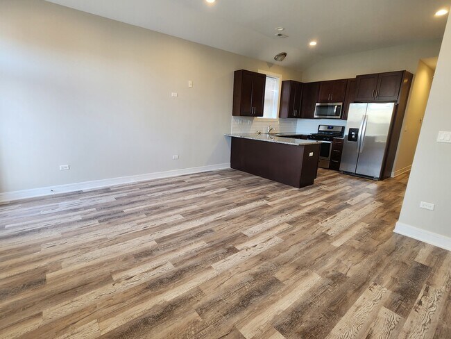 Building Photo - 6337 S Ellis Ave