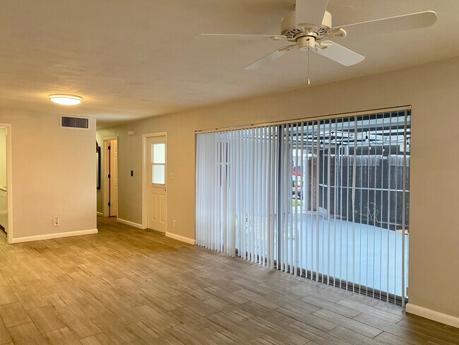 Building Photo - 155 West Ct