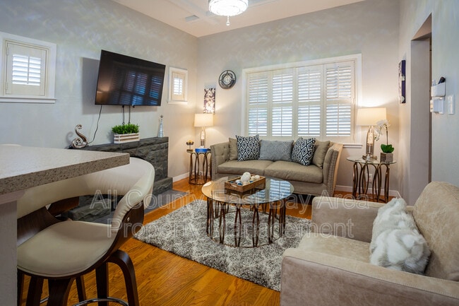 Foto del edificio - 1535 Pomona St
