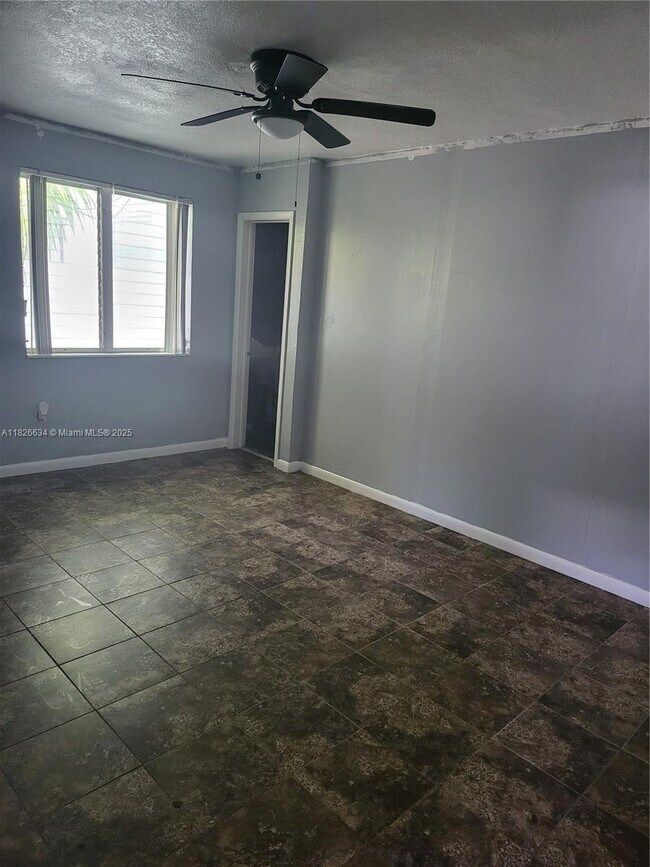 Foto del edificio - 1352 NE 116th St
