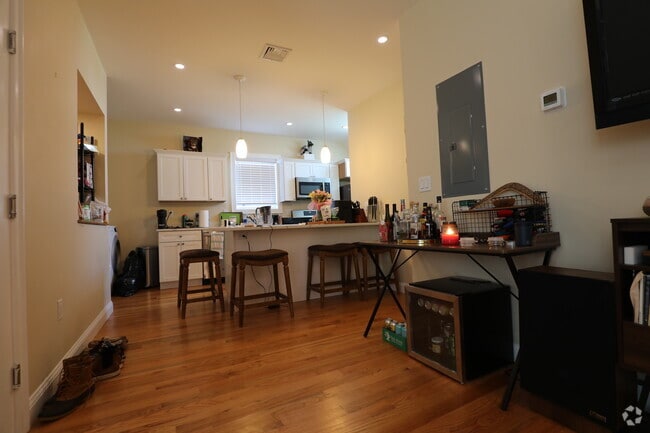 Building Photo - 35 Winship St
