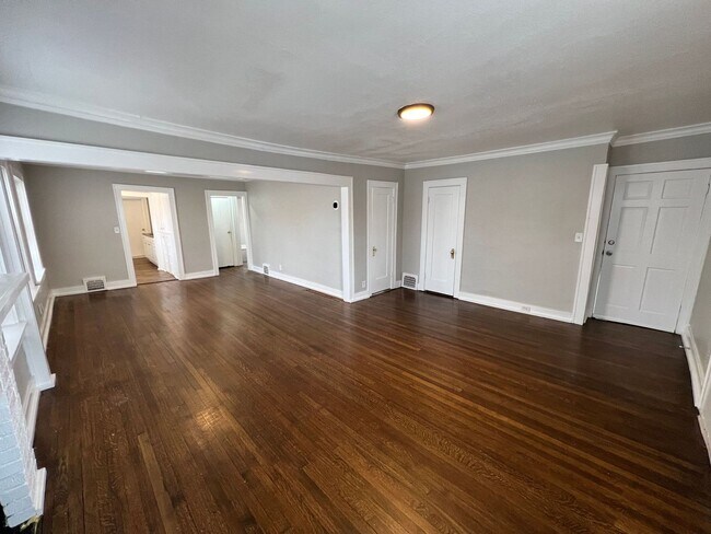 Foto del edificio - Upstairs 2-Bed, 1.5-Bath Duplex