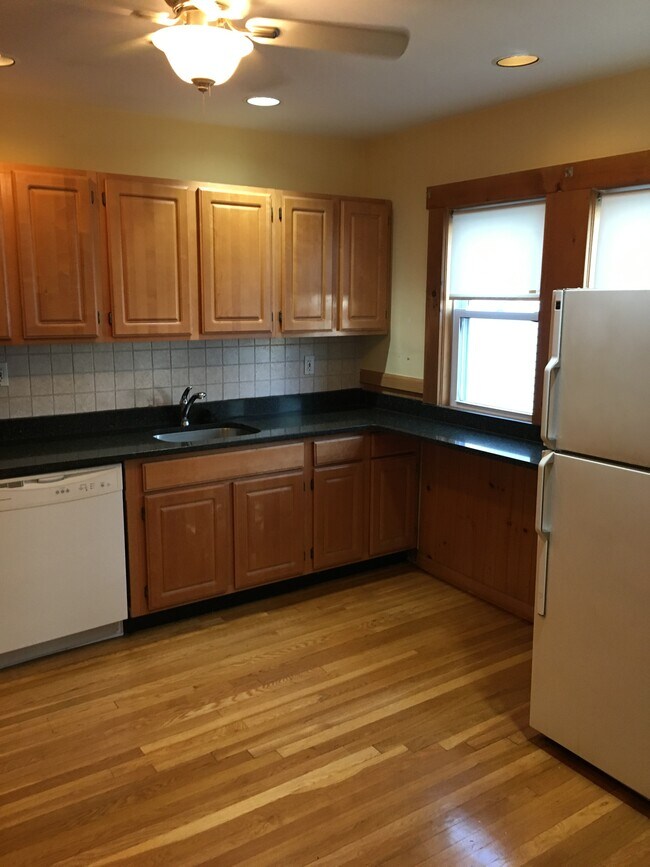 Kitchen - 35 Eatonia St
