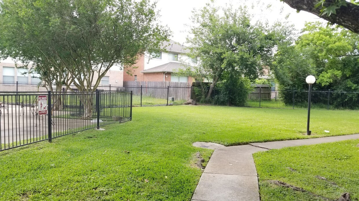 Foto del edificio - 6602 Harbor Town Dr