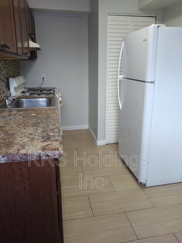 Building Photo - 1700 Chicago Ave