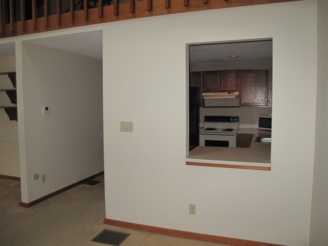 Building Photo - 89 Village Way