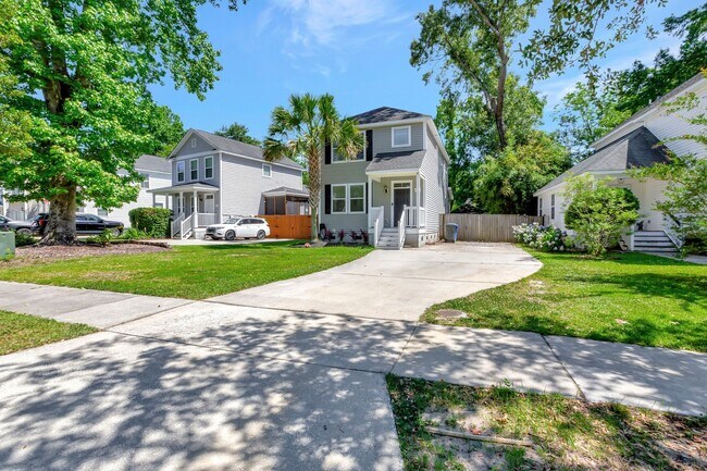 Building Photo - Amazing James Island Location