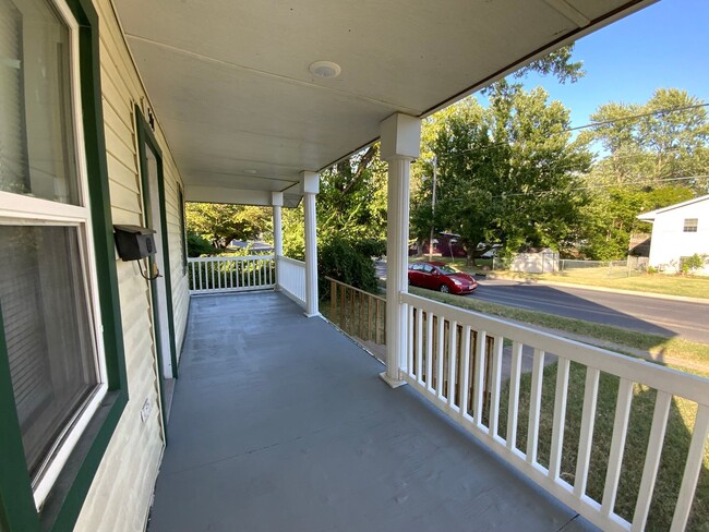 Building Photo - Newly Remodeled 2 Bedroom House