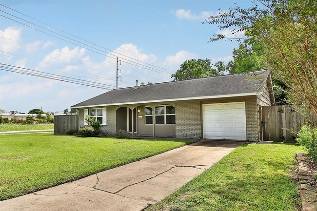 Building Photo - 5001 Viking Dr