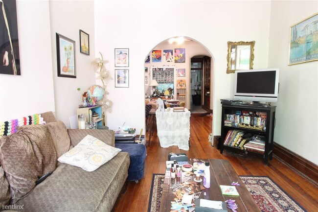 Foto del edificio - 3 br, 1 bath  - 2133 W Evergreen Ave # 1