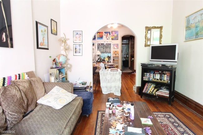 Building Photo - 3 br, 1 bath  - 2133 W Evergreen Ave # 1