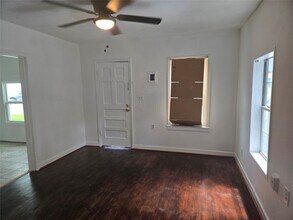 Building Photo - 1303 9th St