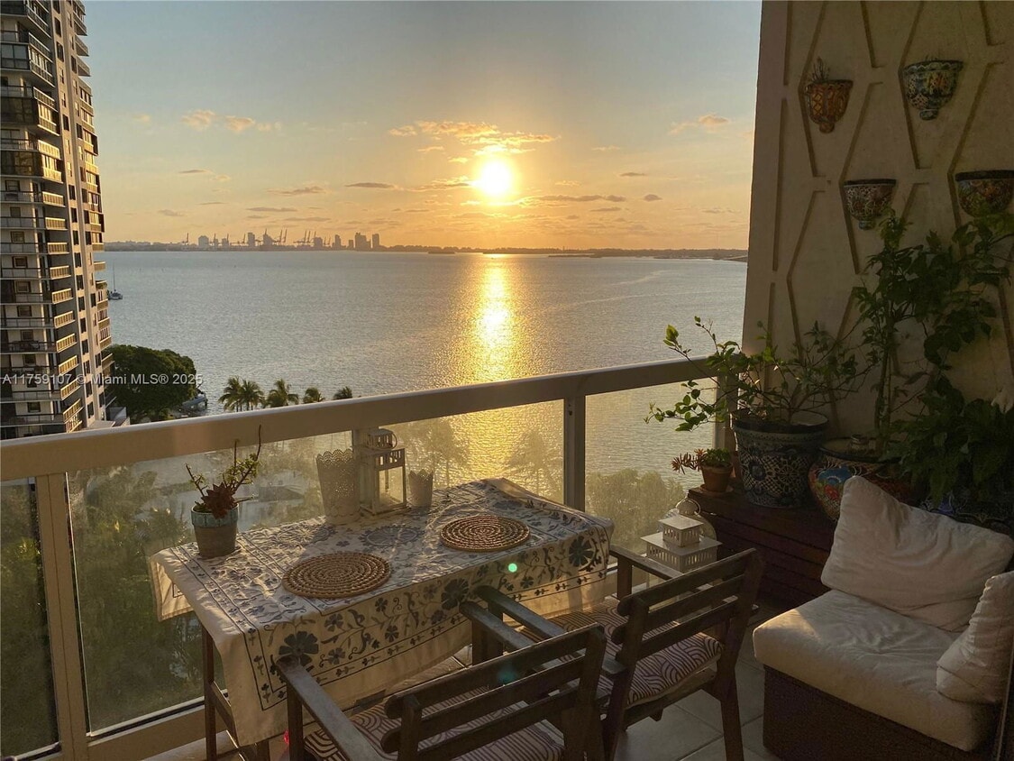 Foto principal - 2451 Brickell Ave