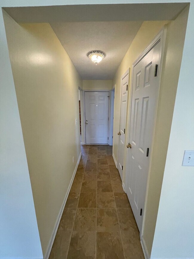 Foto del edificio - Nice Brick 3/2 House in Garden Lakes- $1,495